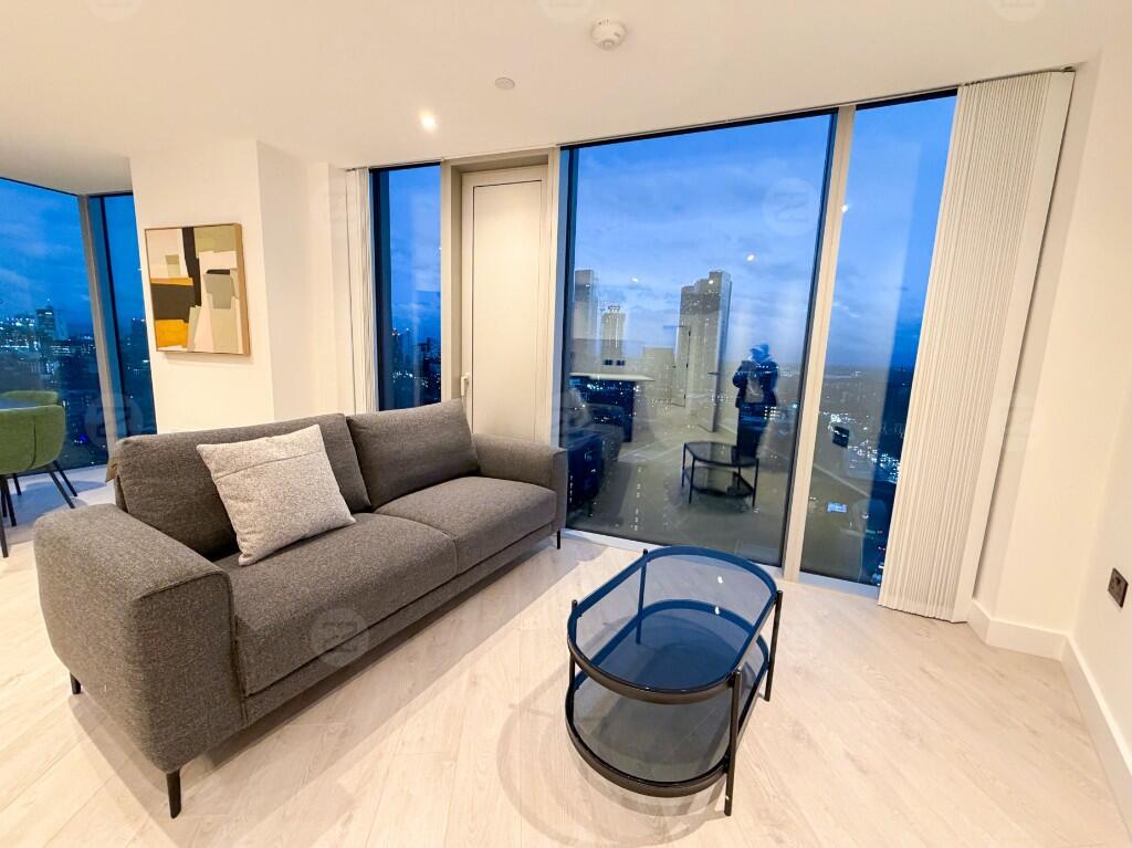 Corner Apartment, 18th Floor, Vista River Gardens, Trinity Way, Manchester, Greater Manchester, M3